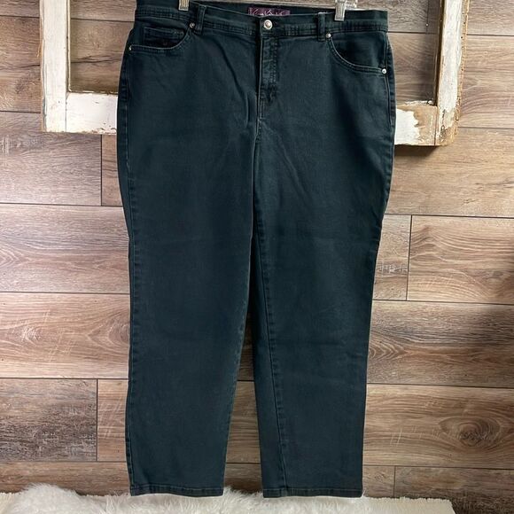 Gloria Vanderbilt Ladies Amanda Jeans, Size 18W Short, Dark Blue - Picture 1 of 8